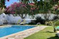 Acolhedor T2 no rés-do-chão com piscina e jardim comum em Quarteira